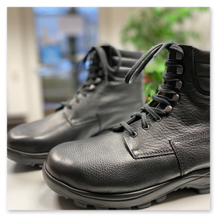 Orthopädischer Maßschuh in schwarz