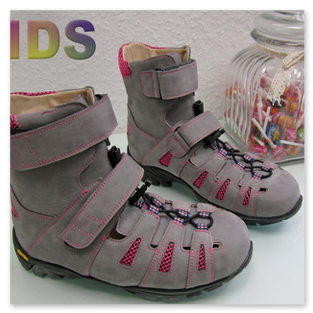 Orthopädischer Maßschuh in grau