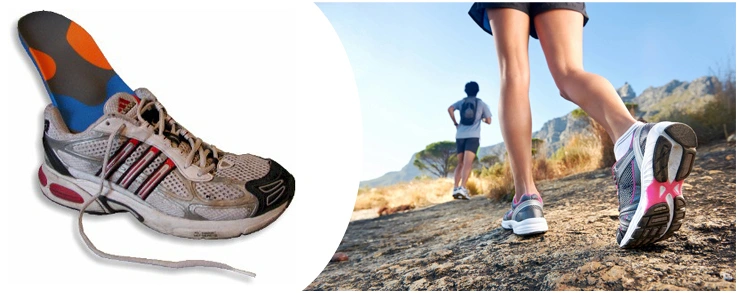 Auf der linken Seite sieht man einen Joggingschuh aus dem einen Einlage herausragt. Rechts ist ein Jogger der eiene leichten Hügel hinauf läuft.